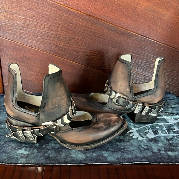 Freebird Blade Distressed Booties - Picture 10 of 15